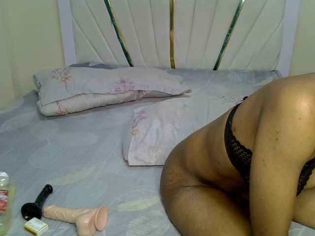 Petiteblossom Cam en direct sur BongaCams