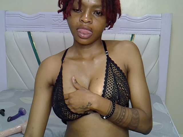 Petiteblossom live cam on BongaCams