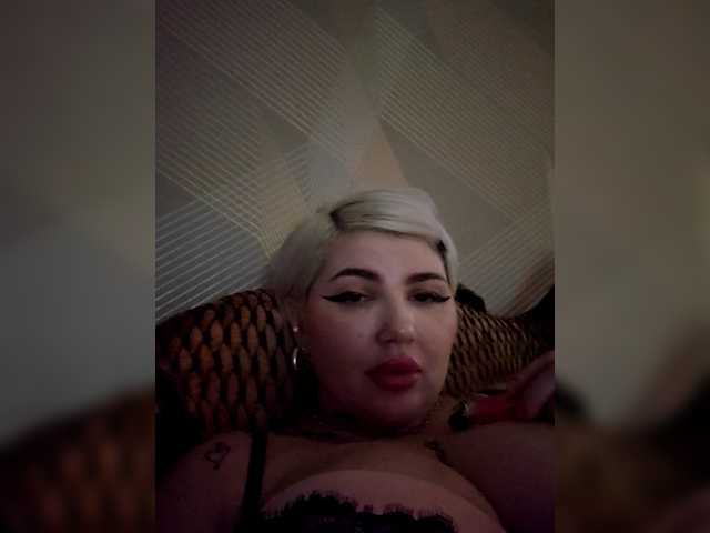 Allaloveyou35a live cam on BongaCams