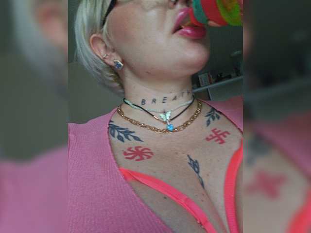 Allaloveyou35a live cam on BongaCams