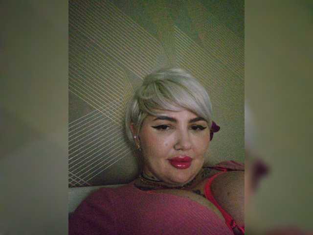 Allaloveyou35a live cam on BongaCams