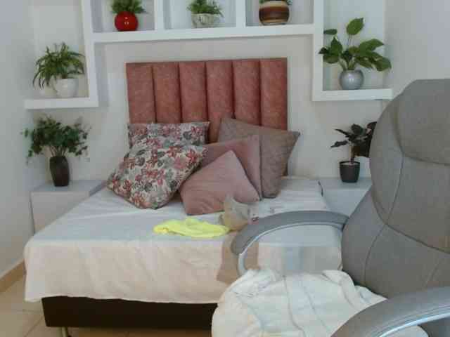 Helen-Reyes webcam