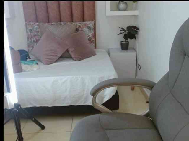 Helen-Reyes webcam