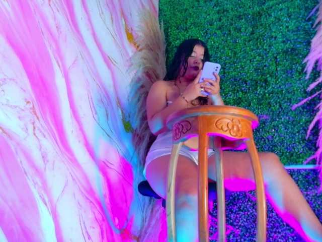 Abril-Bailey live cam on BongaCams
