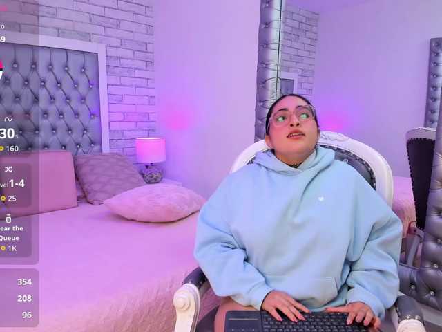 LuluWest live cam on BongaCams