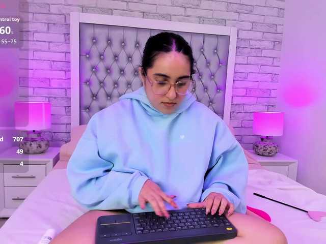 LuluWest live cam on BongaCams