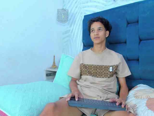 Midnightking's cam show statistics and live stream
