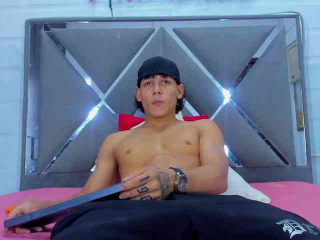 TemptKing Sex Cam Show