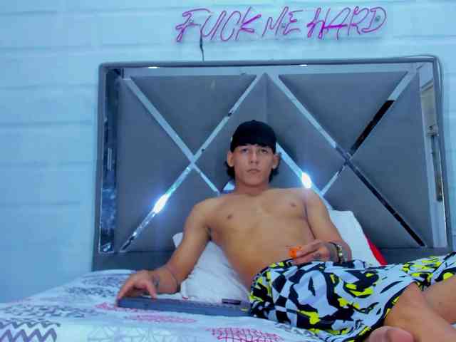 TemptKing Sex Cam Show