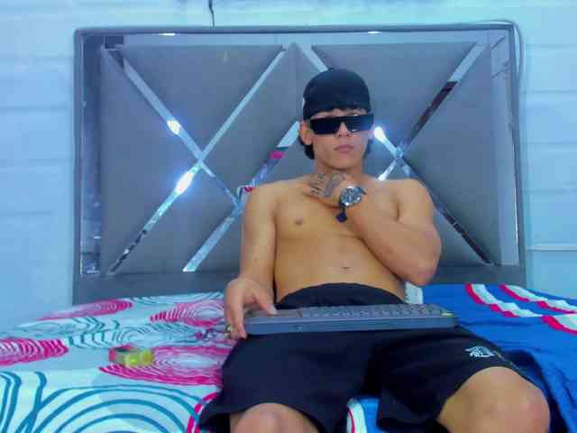 TemptKing Sex Cam Show