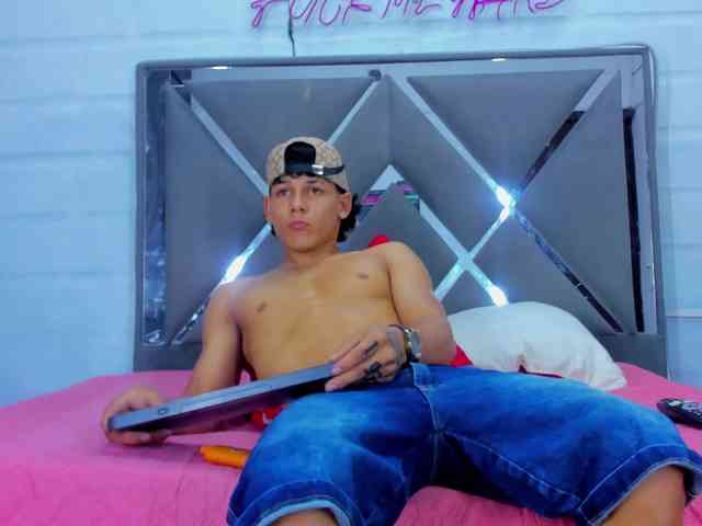 TemptKing Sex Cam Show