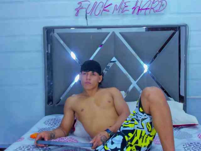TemptKing Sex Cam Show