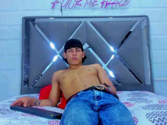 TemptKing Sex Cam Show