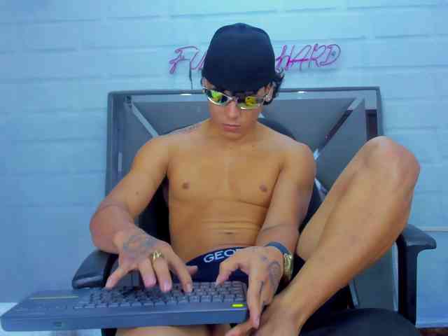 TemptKing Sex Cam Show
