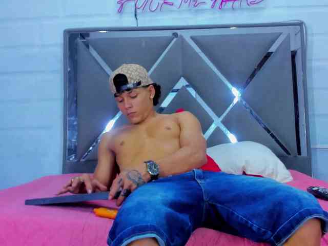 TemptKing Sex Cam Show