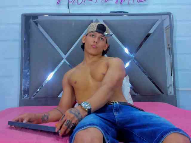 TemptKing Sex Cam Show