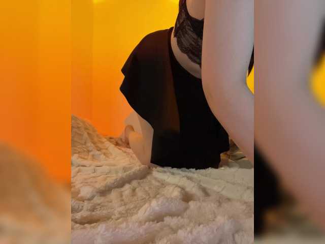 Adelishka live cam on BongaCams