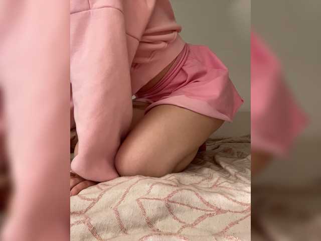 Adelishka live cam on BongaCams