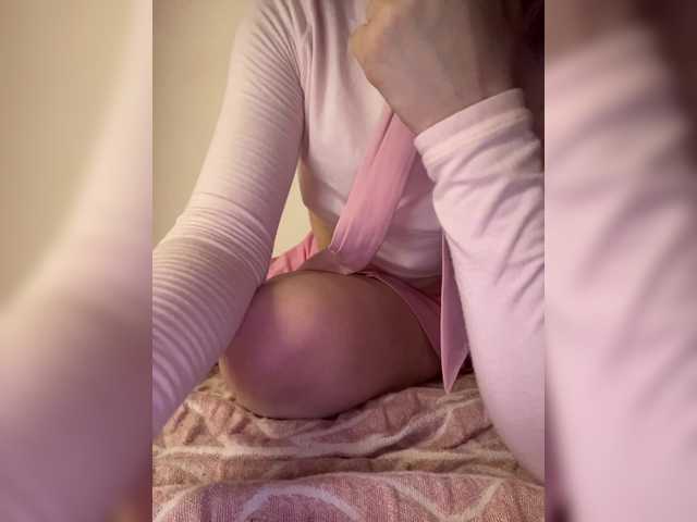 Adelishka live cam on BongaCams