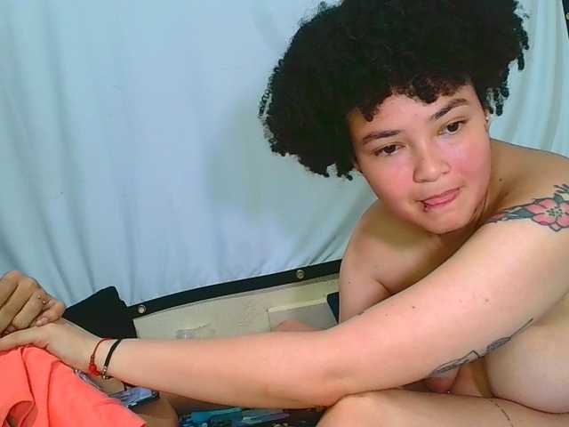 VaneyMia live webcam show