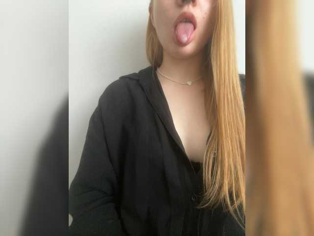 Meow18-1 live cam on BongaCams