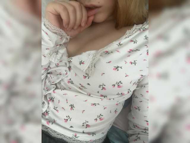 Meow18-1 live cam on BongaCams