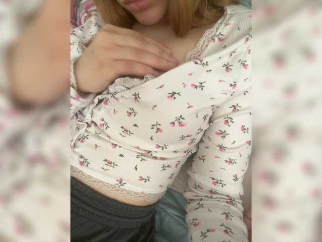 Meow18-1 live cam on BongaCams
