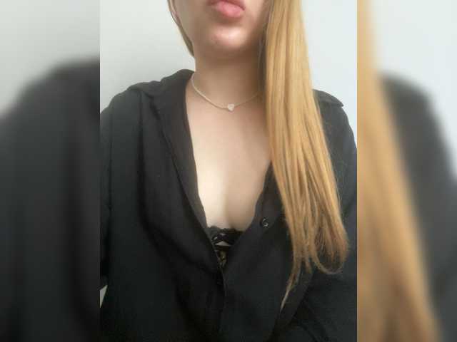 Meow18-1 live cam on BongaCams