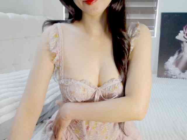 Alicce-silkyy webcam