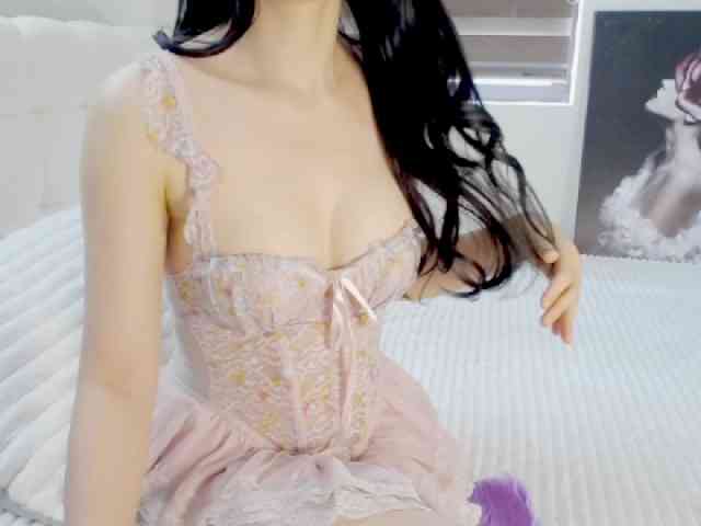 Alicce-silkyy webcam