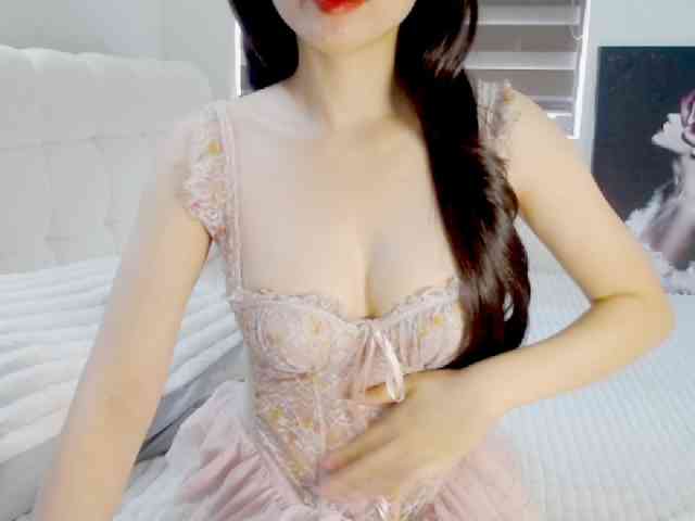 Alicce-silkyy webcam