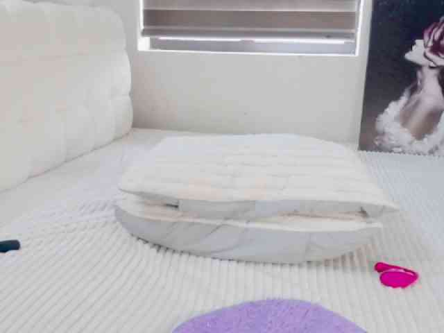 Alicce-silkyy webcam