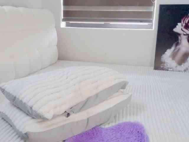 Alicce-silkyy webcam
