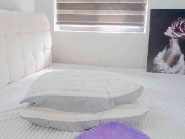 Alicce-silkyy webcam