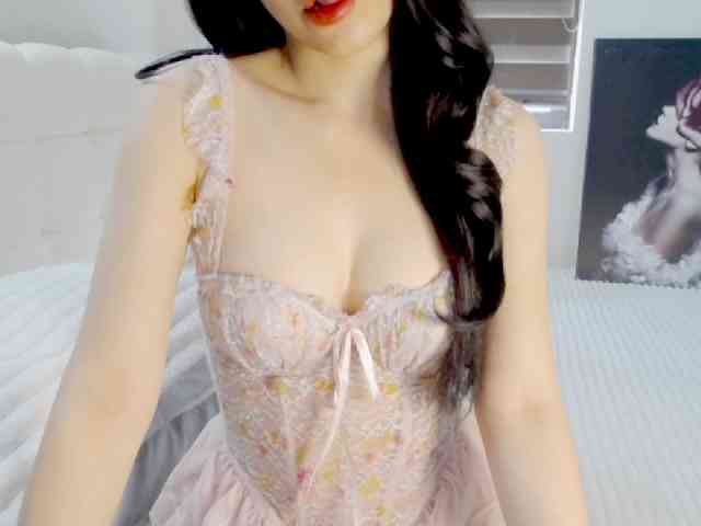 Alicce-silkyy webcam
