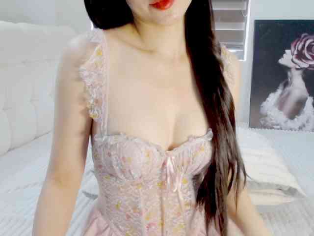 Alicce-silkyy webcam