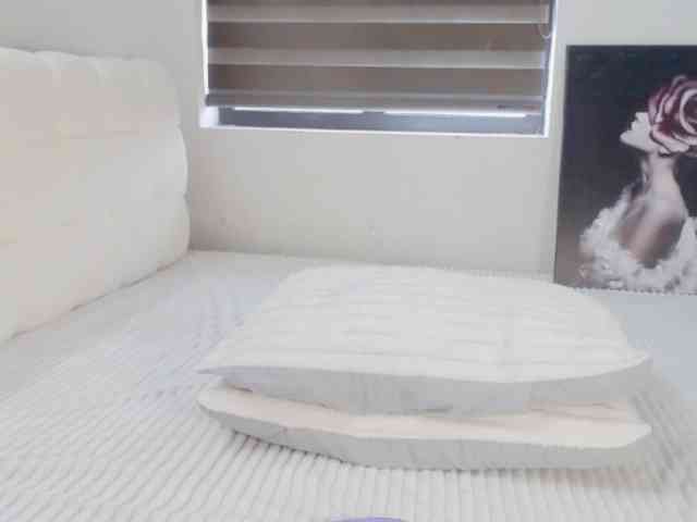 Alicce-silkyy webcam