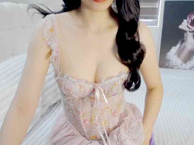 Alicce-silkyy webcam