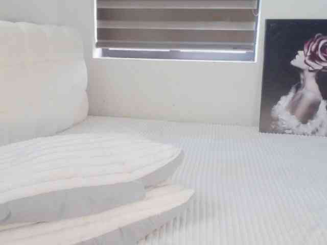 Alicce-silkyy webcam