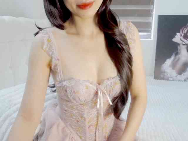 Alicce-silkyy webcam