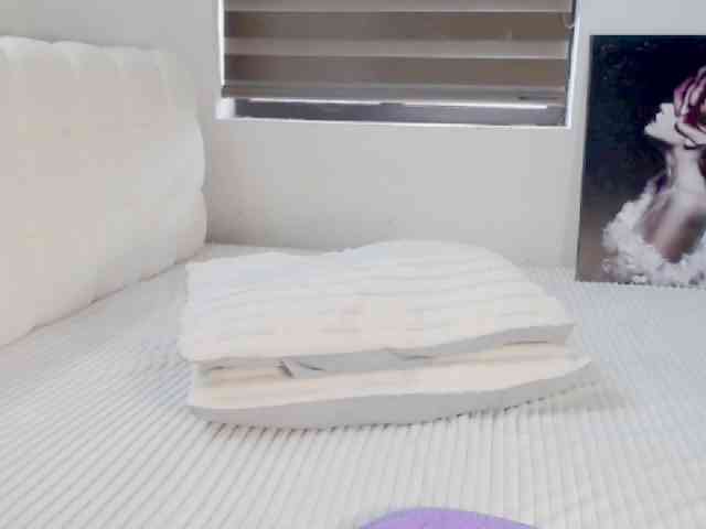 Alicce-silkyy webcam