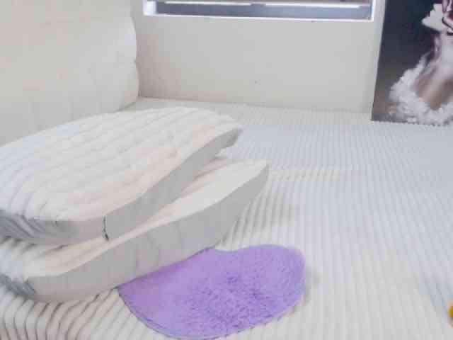 Alicce-silkyy webcam