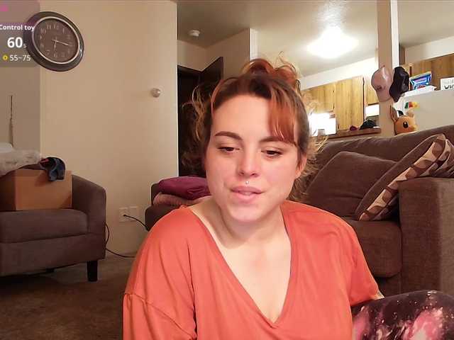 ElinaLaverins — live female cam