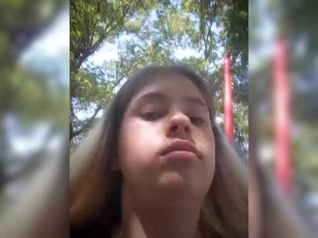 Mamamsi4 live webcam show