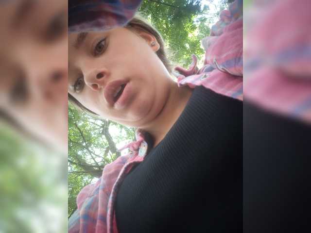 Mamamsi4 live cam on BongaCams