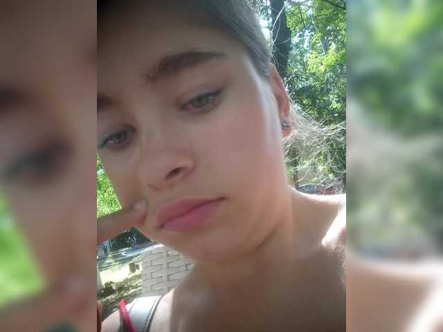 Mamamsi4 live cam on BongaCams