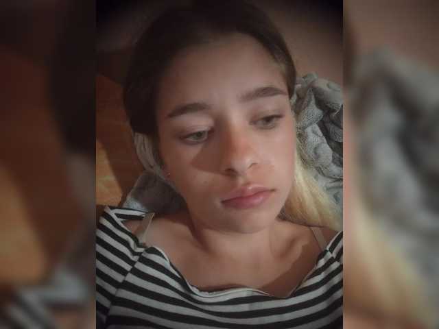 Mamamsi4 live cam on BongaCams