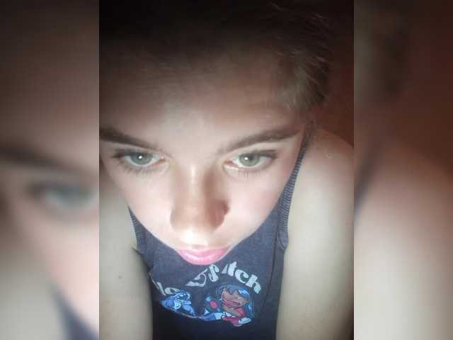 Mamamsi4 live cam on BongaCams