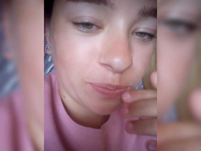 Mamamsi4 live cam on BongaCams