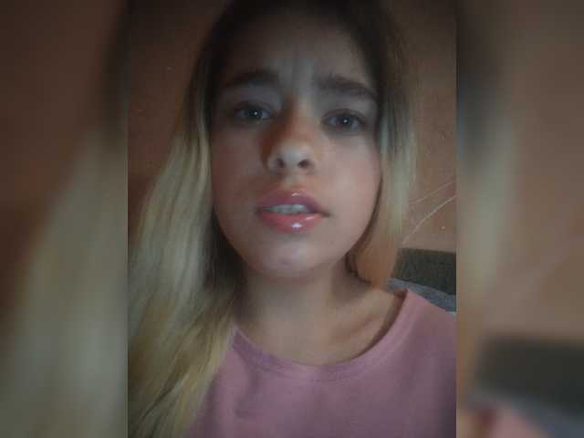 Mamamsi4 live cam on BongaCams